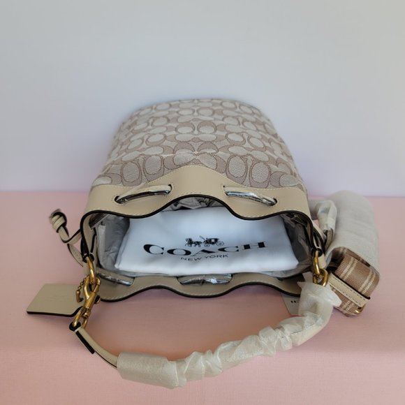 COACH Field Bucket Bag in Signature Jacquard & Leather –Stone Ivory ⭐ - Picture 10 of 16